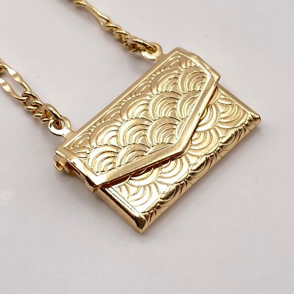Signed BELLA JACK Envelope Purse Pendant Necklace Gold Tone Figaro Chain-Opens - Picture 5 of 8